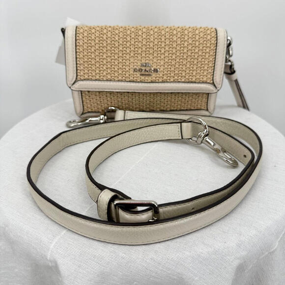 Womens Coach NWT Straw Leather Flapover Wristlet Cream Purse - Picture 1 of 7
